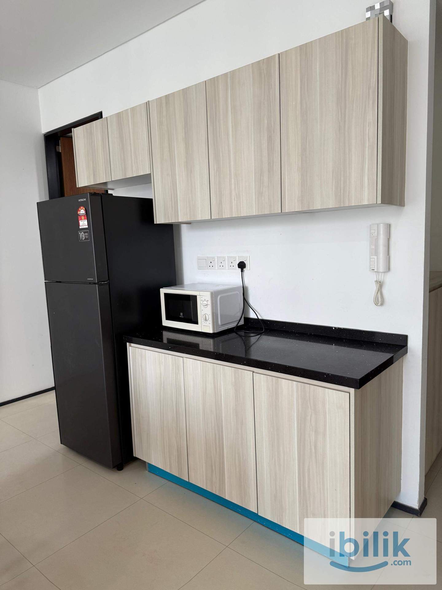 Middle Room  - Image 6