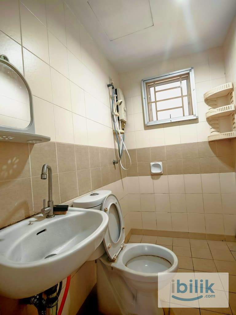 {FREE 1 Month & 1 Month Deposit Only} Female Master Bedroom at Kinrara Mas Condo, Puchong, Bukit Jalil, LRT, KL - Image 3