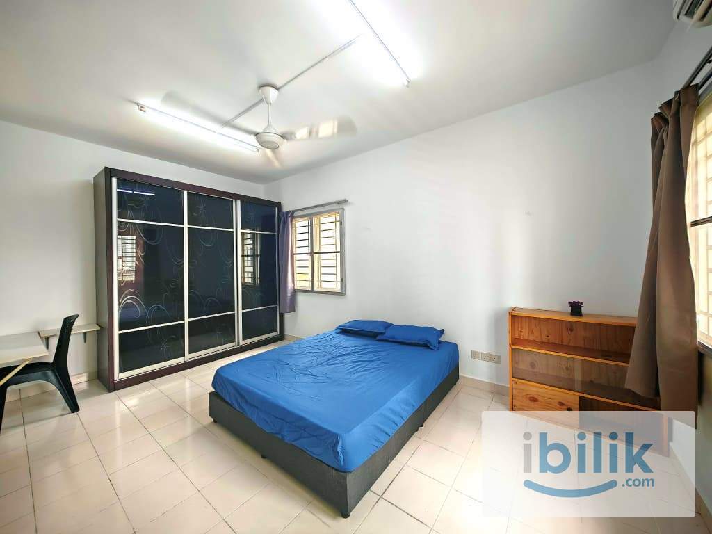 {FREE 1 Month & 1 Month Deposit Only} Female Master Bedroom at Kinrara Mas Condo, Puchong, Bukit Jalil, LRT, KL - Image 1