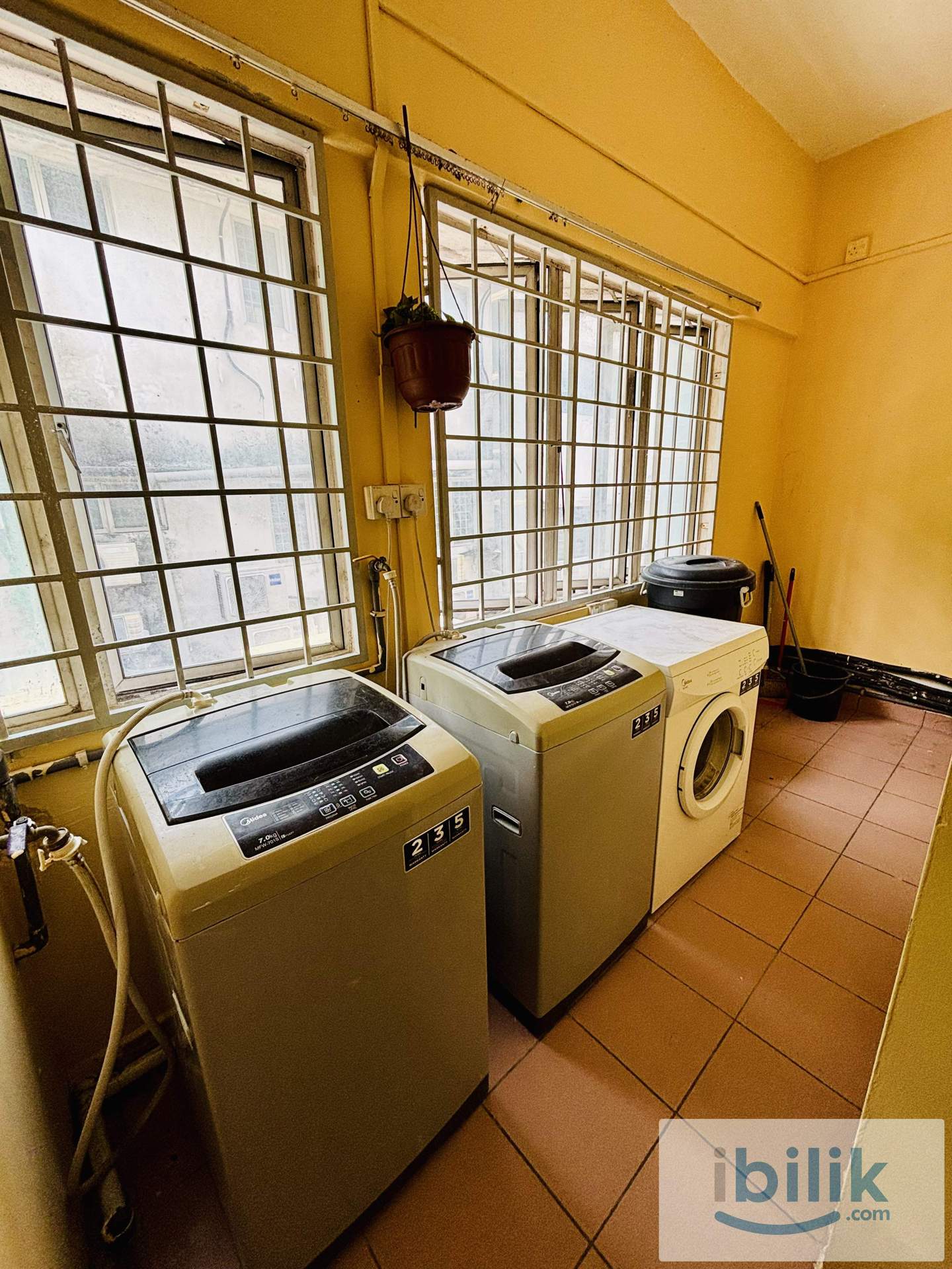 female unit room for rent at puchong  - Image 2