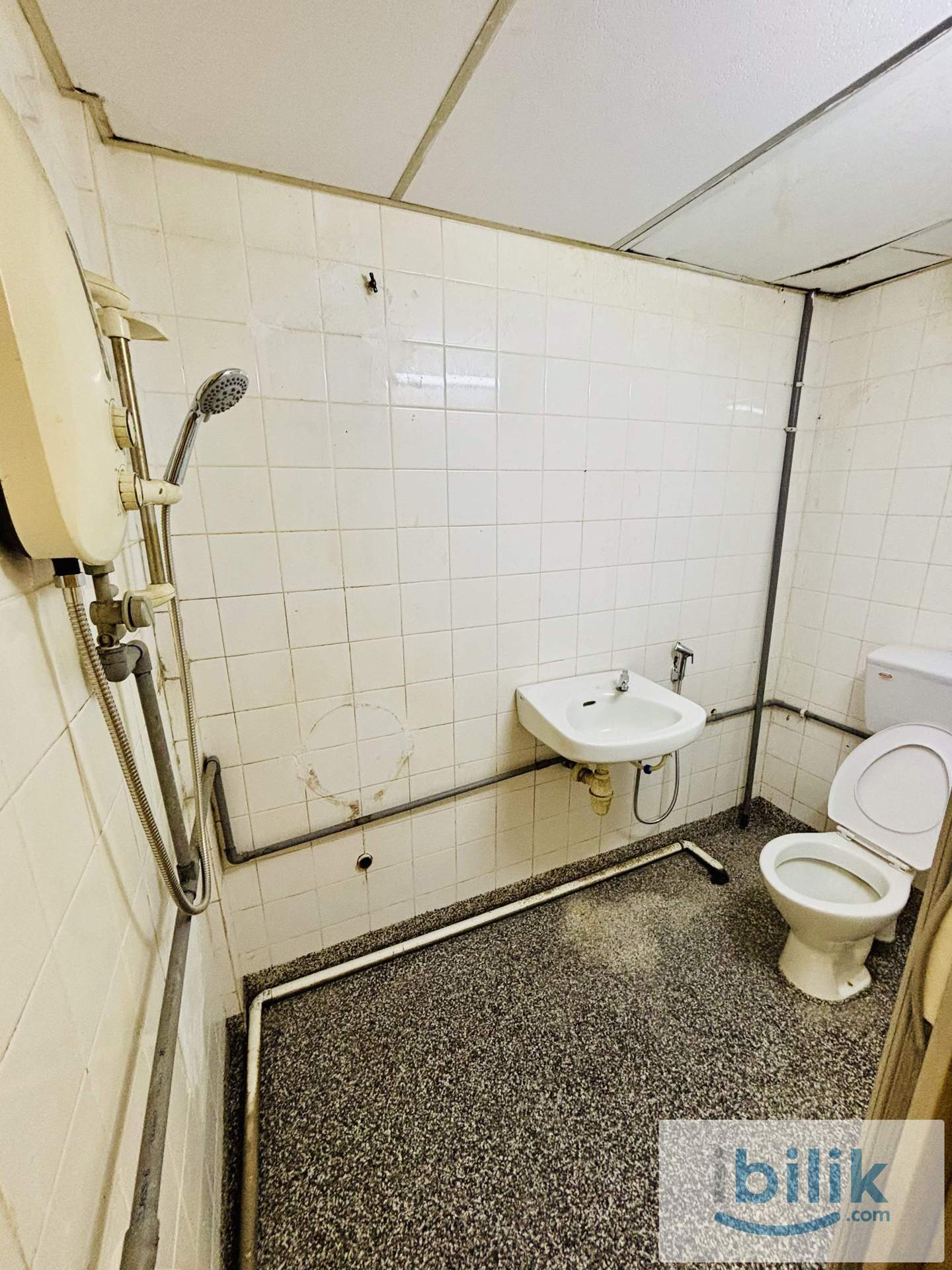 female unit room for rent at puchong  - Image 3