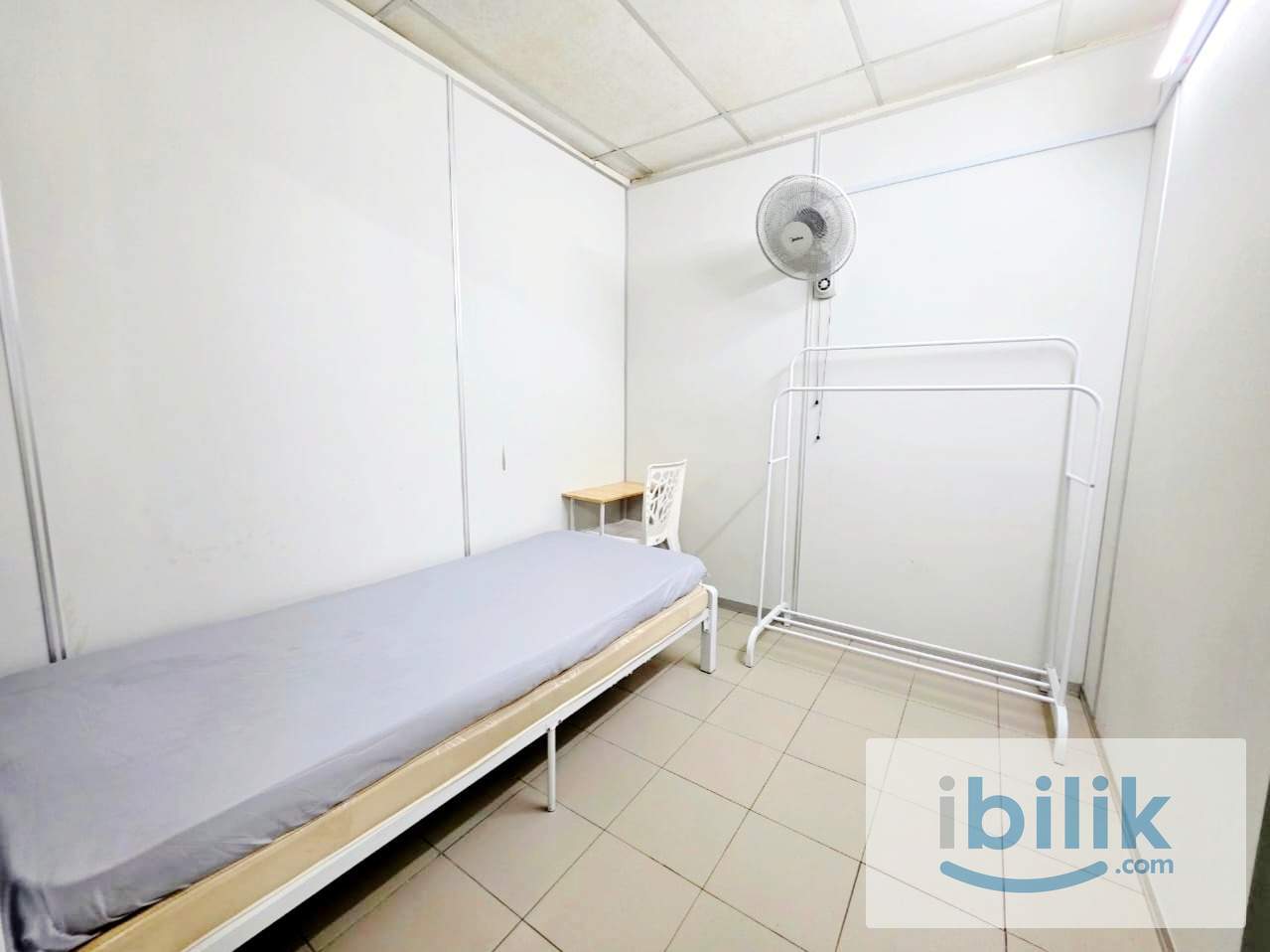 Hostel Style Shoplot Middle Room at Ara Damansara, Petaling Jaya - Image 1