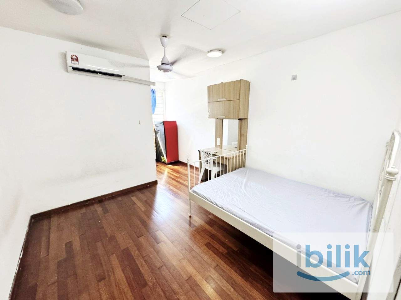 Middle Room With Private bathroom To Rent In Bandar Bukit Tinggi - Image 1