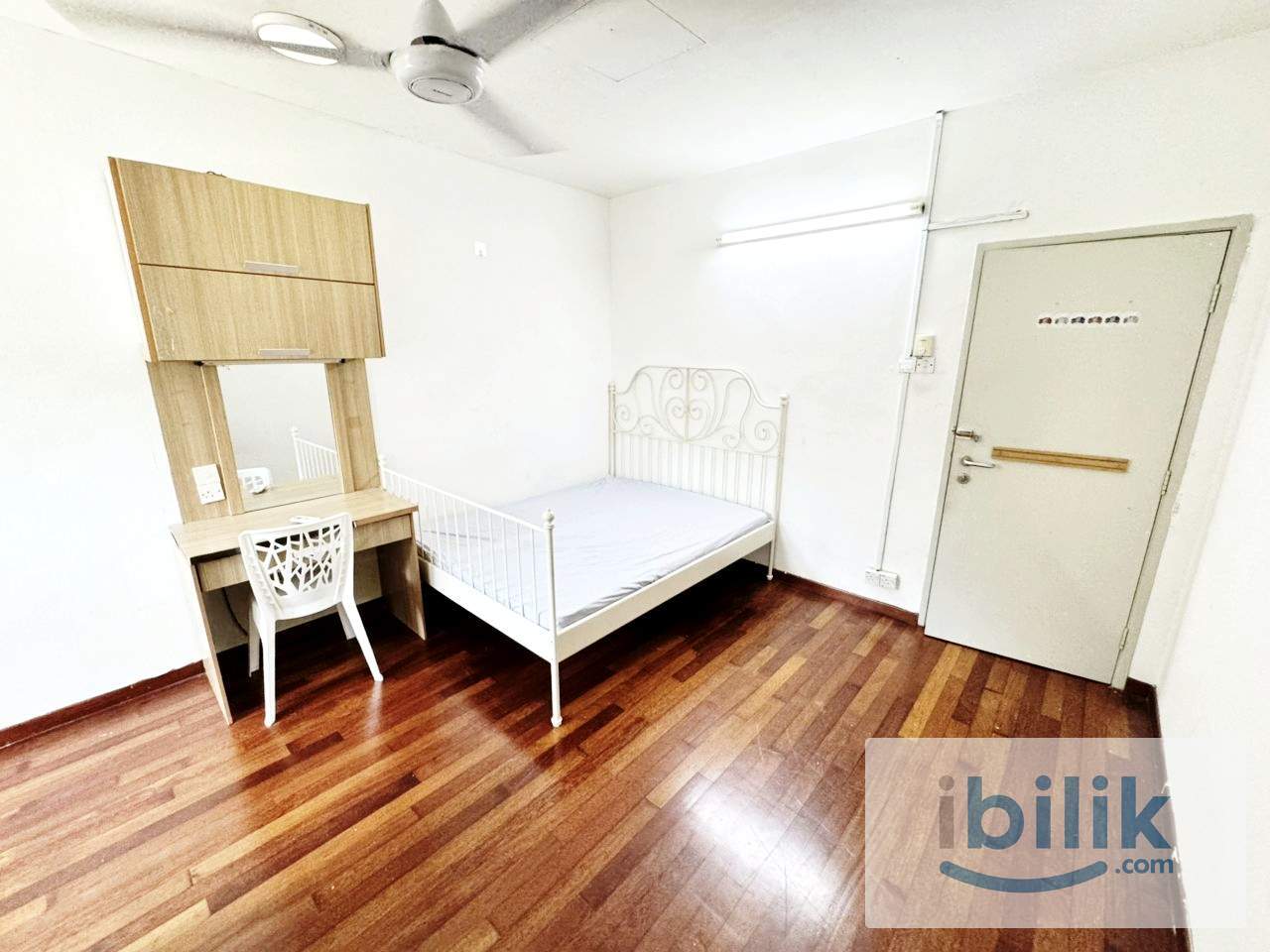 Middle Room With Private bathroom To Rent In Bandar Bukit Tinggi - Image 2