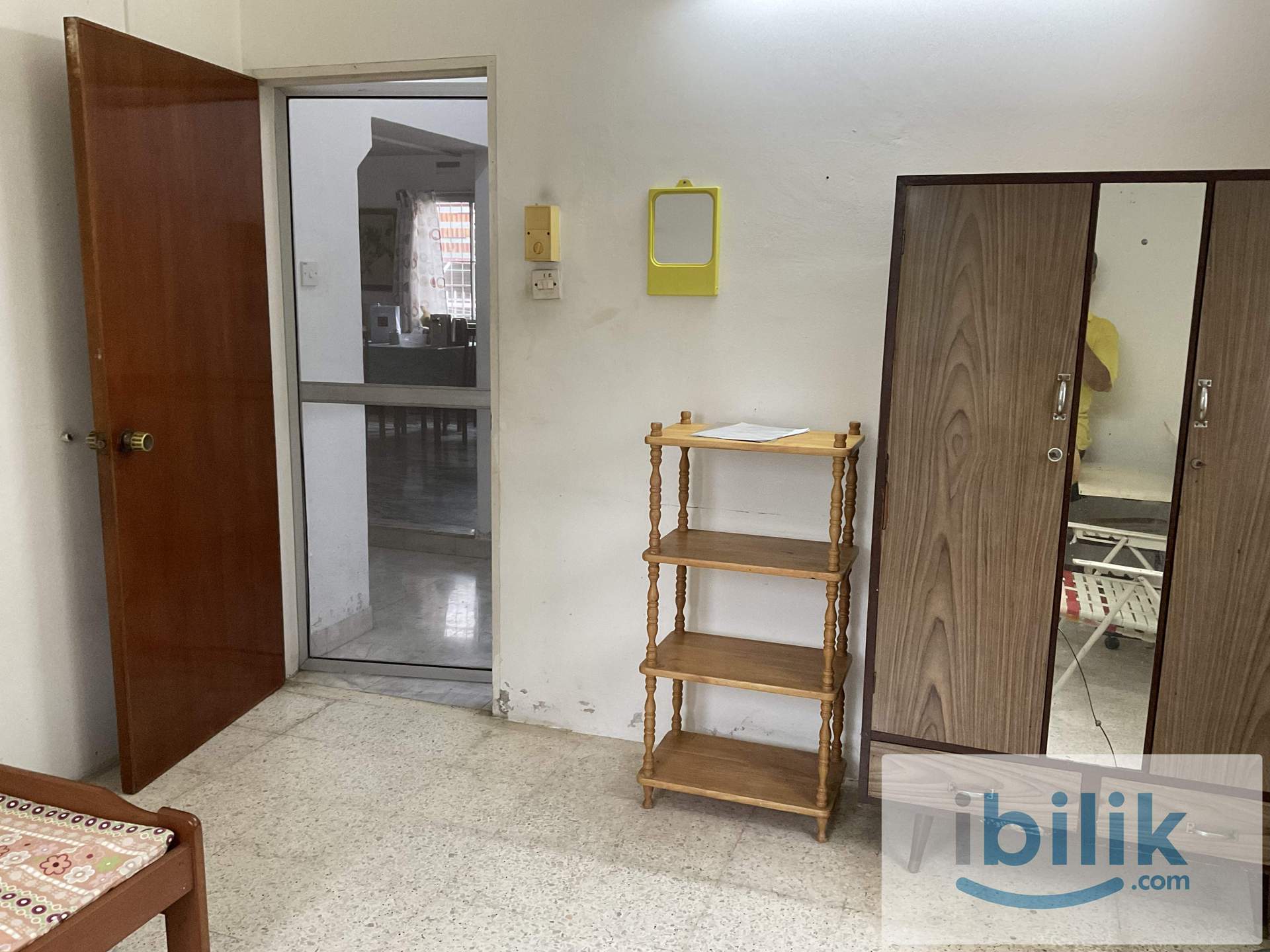 Fully furnished, private room in a bungalow house at Bukit Baru, near General Hospital, Batu Berendam Industrial, Pos Ma - Image 3