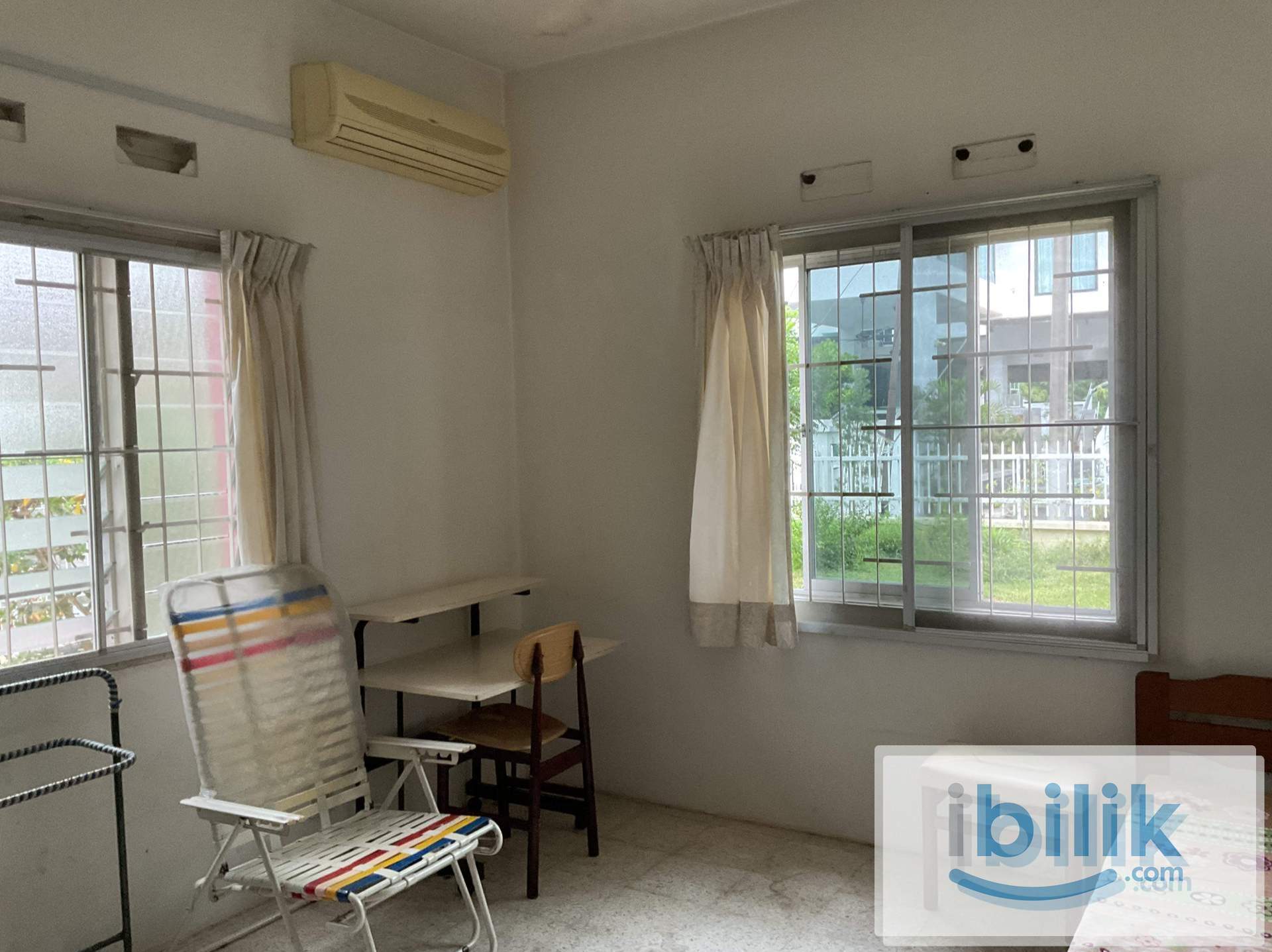 Fully furnished, private room in a bungalow house at Bukit Baru, near General Hospital, Batu Berendam Industrial, Pos Ma - Image 1