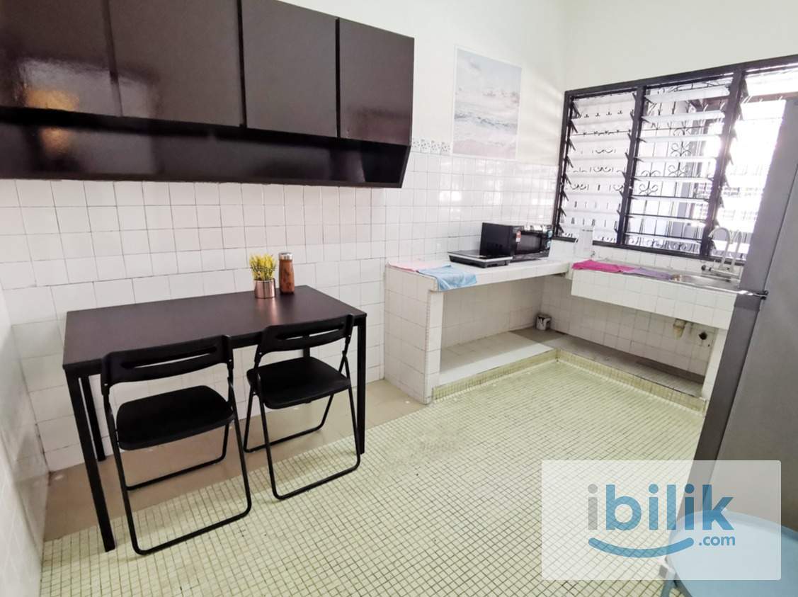 MRT & UCSI - Minimalist Medium Room with Balcony at Taman Connaught Cheras - Image 5