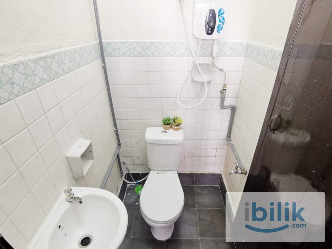MRT & UCSI - Minimalist Medium Room with Balcony at Taman Connaught Cheras - Image 8