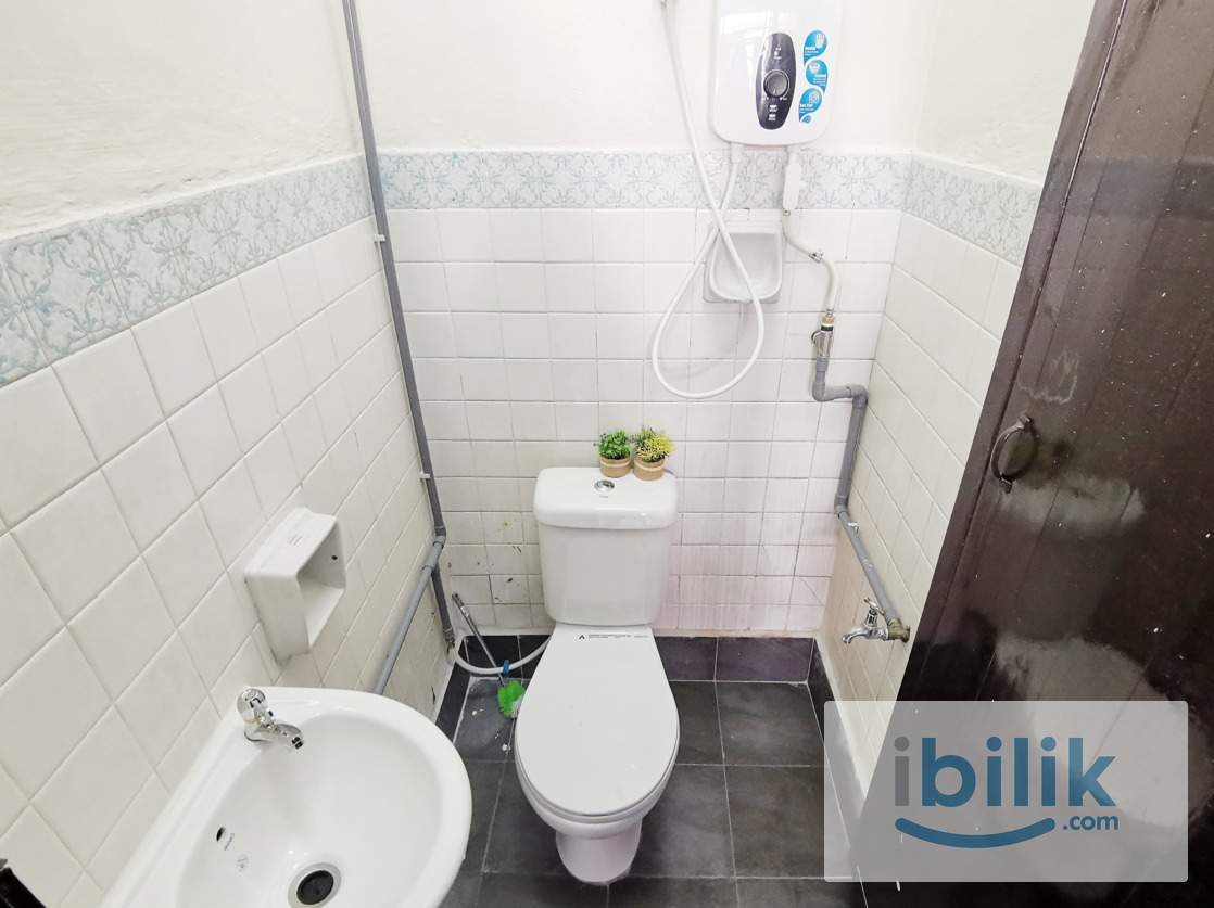 MRT & UCSI - Minimalist Medium Room with Balcony For Rent at Taman Connaught Cheras - Image 7