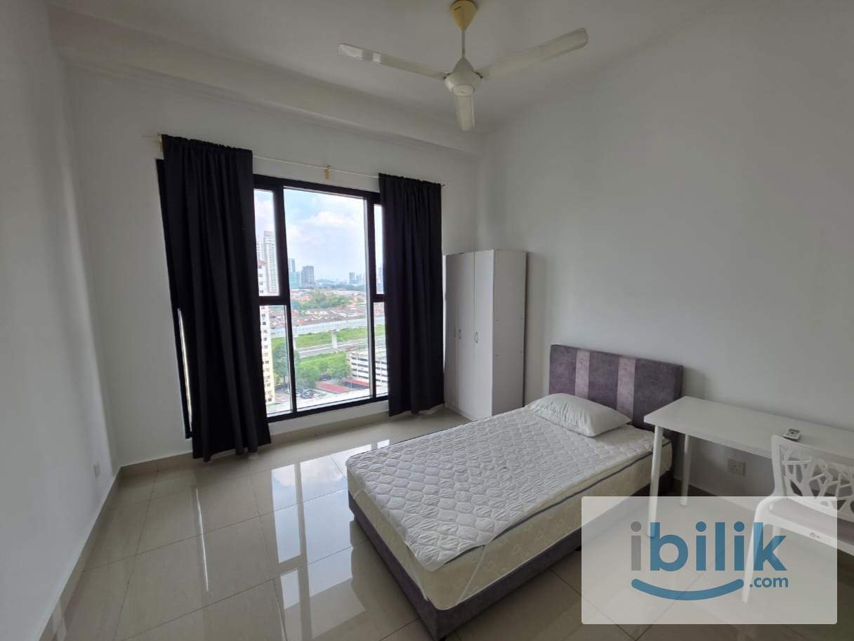 ⭐Female Unit⭐Middle Room at Glomac Centro, Bandar Utama - Image 3
