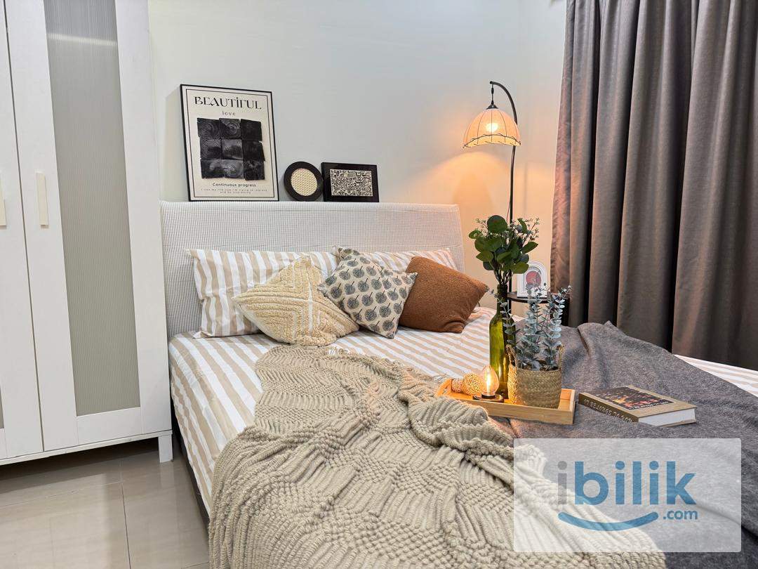 Cozy middle room for rent - Image 1
