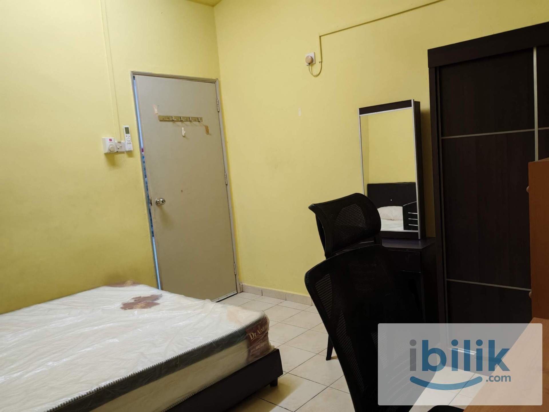 Middle Room - Image 2