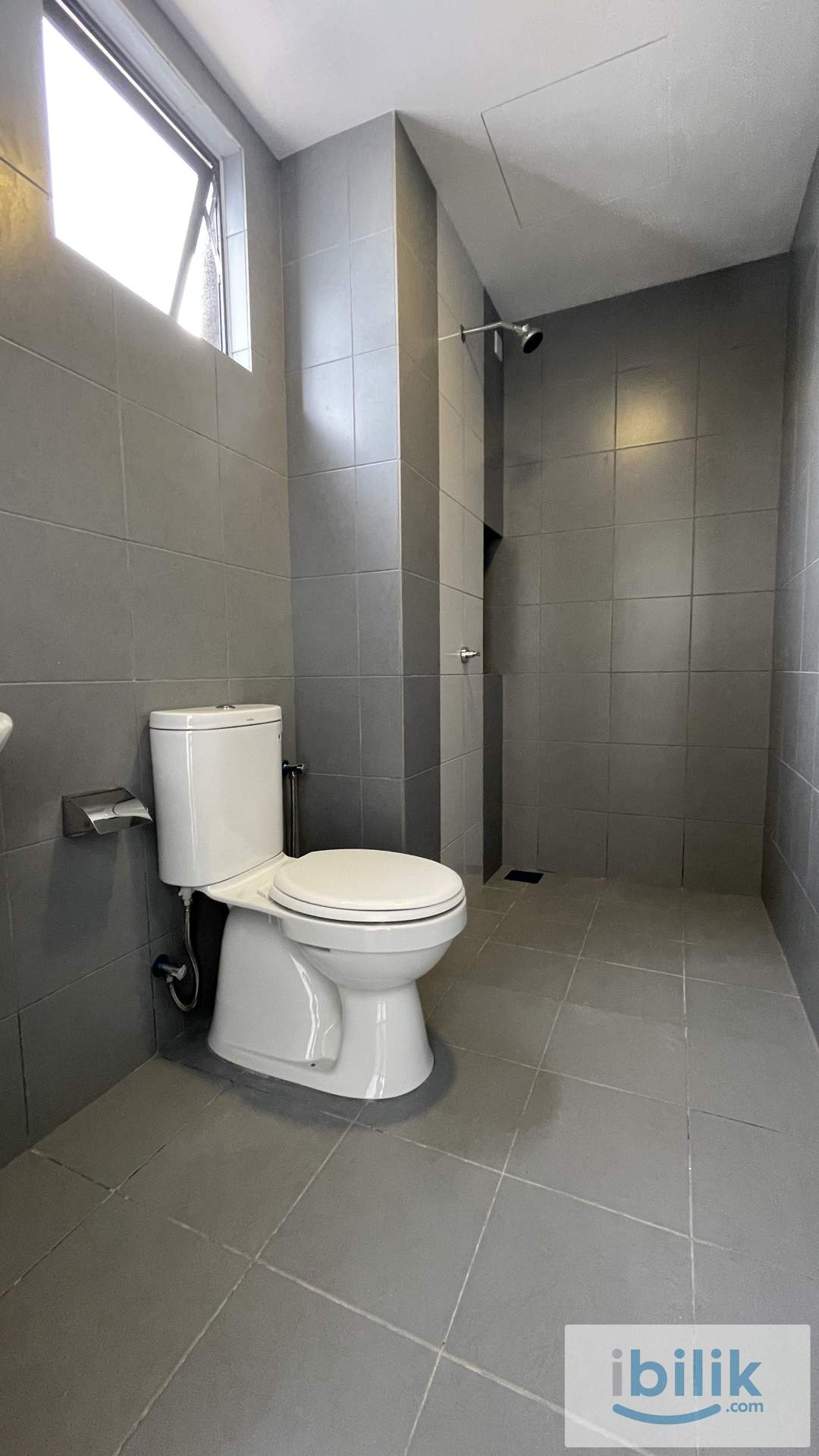 [DIRECT HOST] Queen Balcony Room opposite The Mines Shopping Mall - Image 4