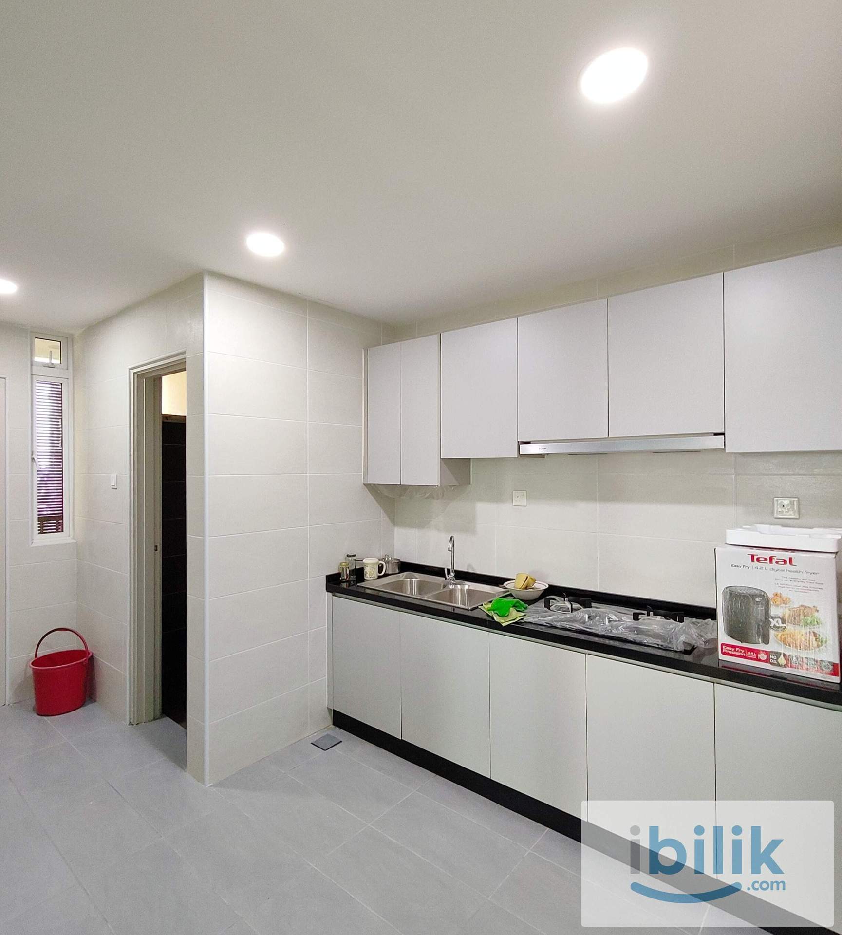 Fully-furnished Middle Room at KSL 1 Taman Daya  - Image 3