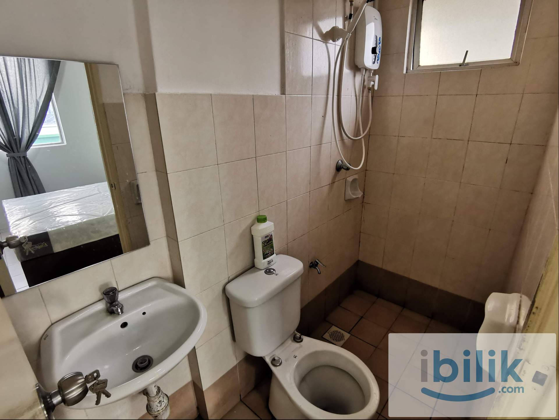 Master Room Female Muslim Unit - CASA SUBANG - Right Infront LRT/ BRT South Quay - Image 2