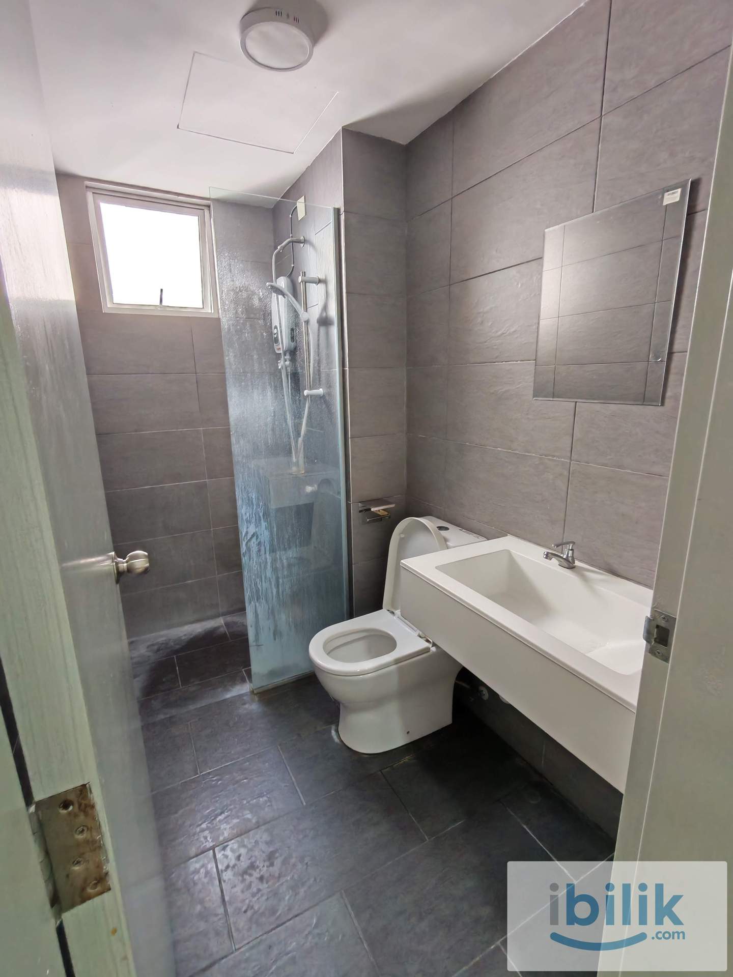 ==Limited unit==Balcony Bedroom for rent at platinum oug residence  - Image 4