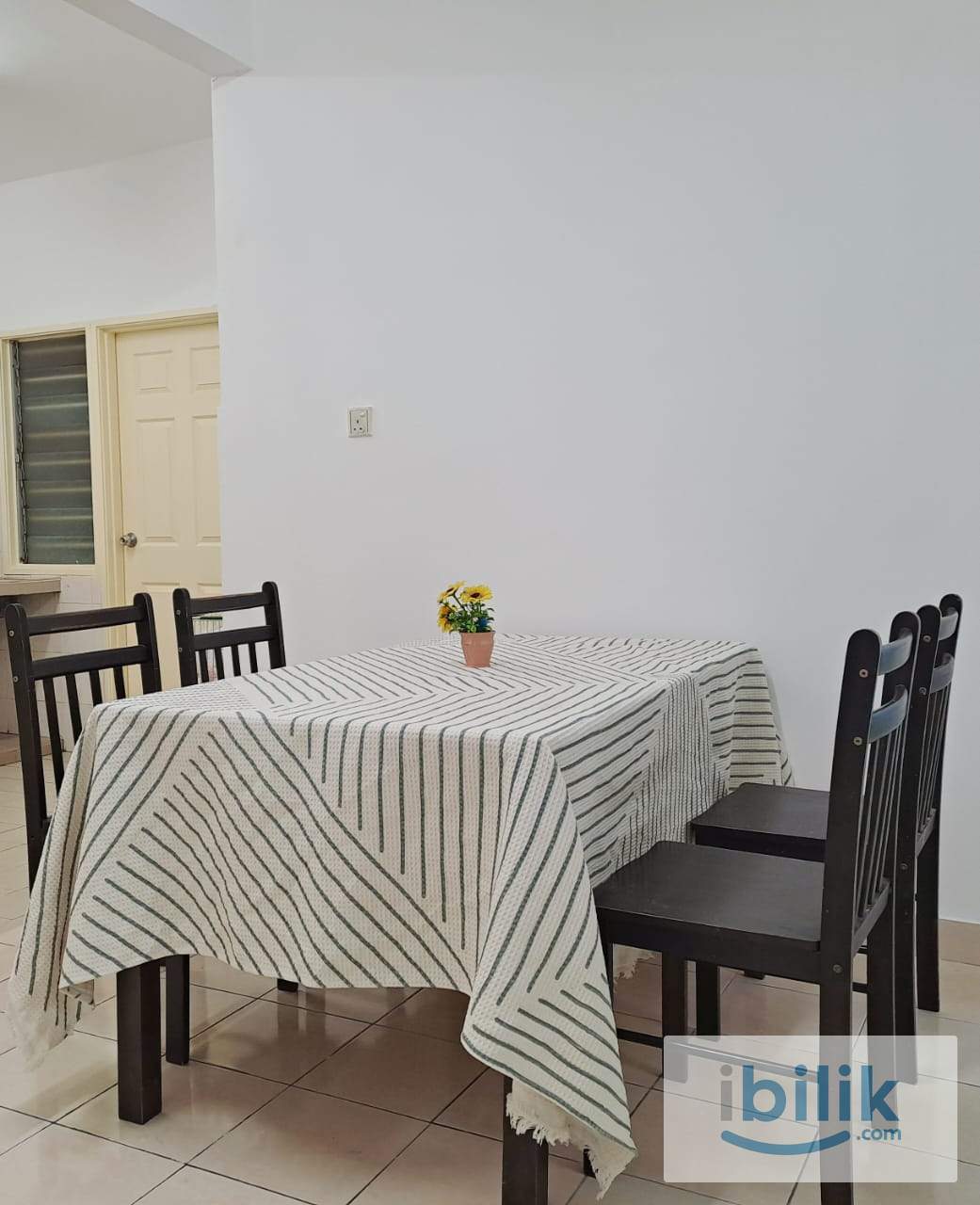 ==Mix Unit==Balcony room for rent at SuriaMas Condominium  - Image 4