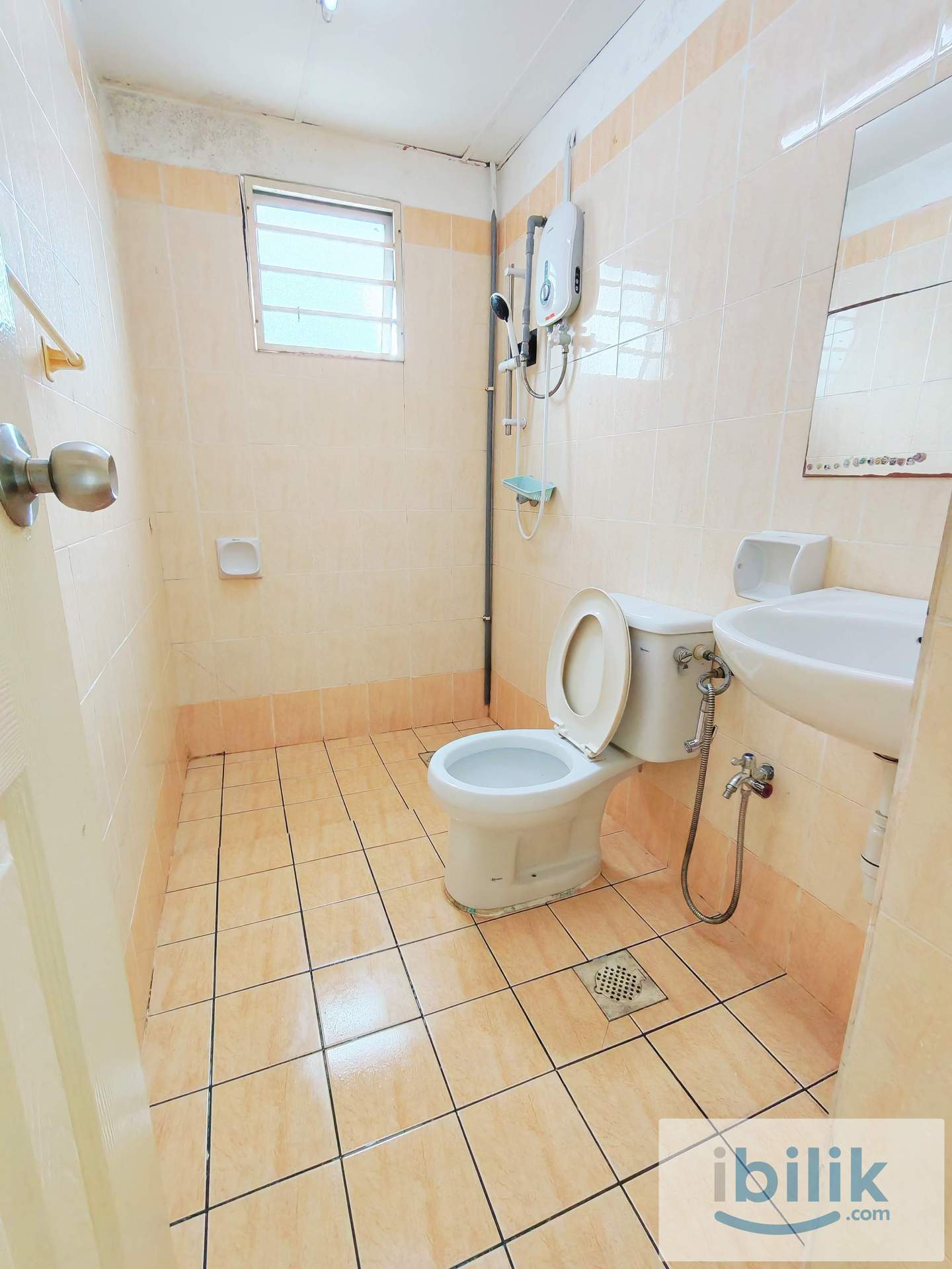 ==Mix Unit==Medium Big Room for Rent at SuriaMas Condominium  - Image 5