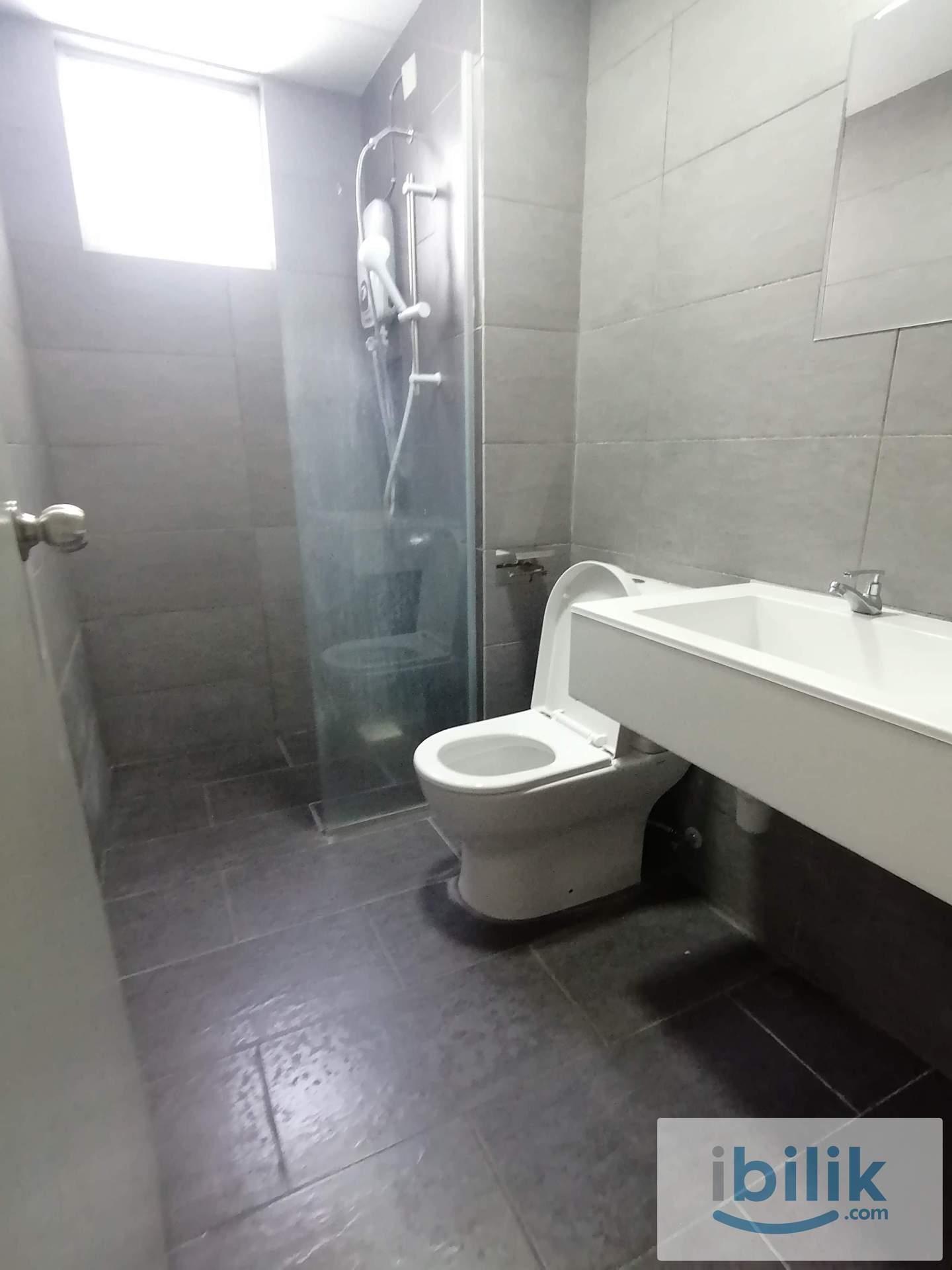 ==Prefer Chinese==Master Room for Rent at Platinum Oug residence  - Image 4