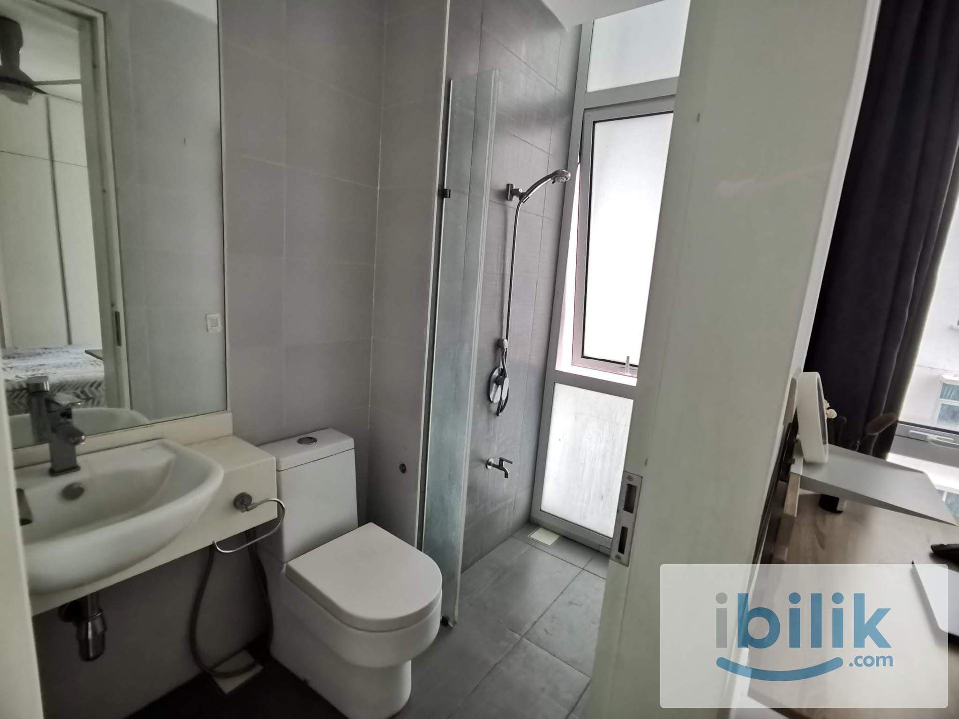 A-18-D1/Medium Ensuite Room - Image 2
