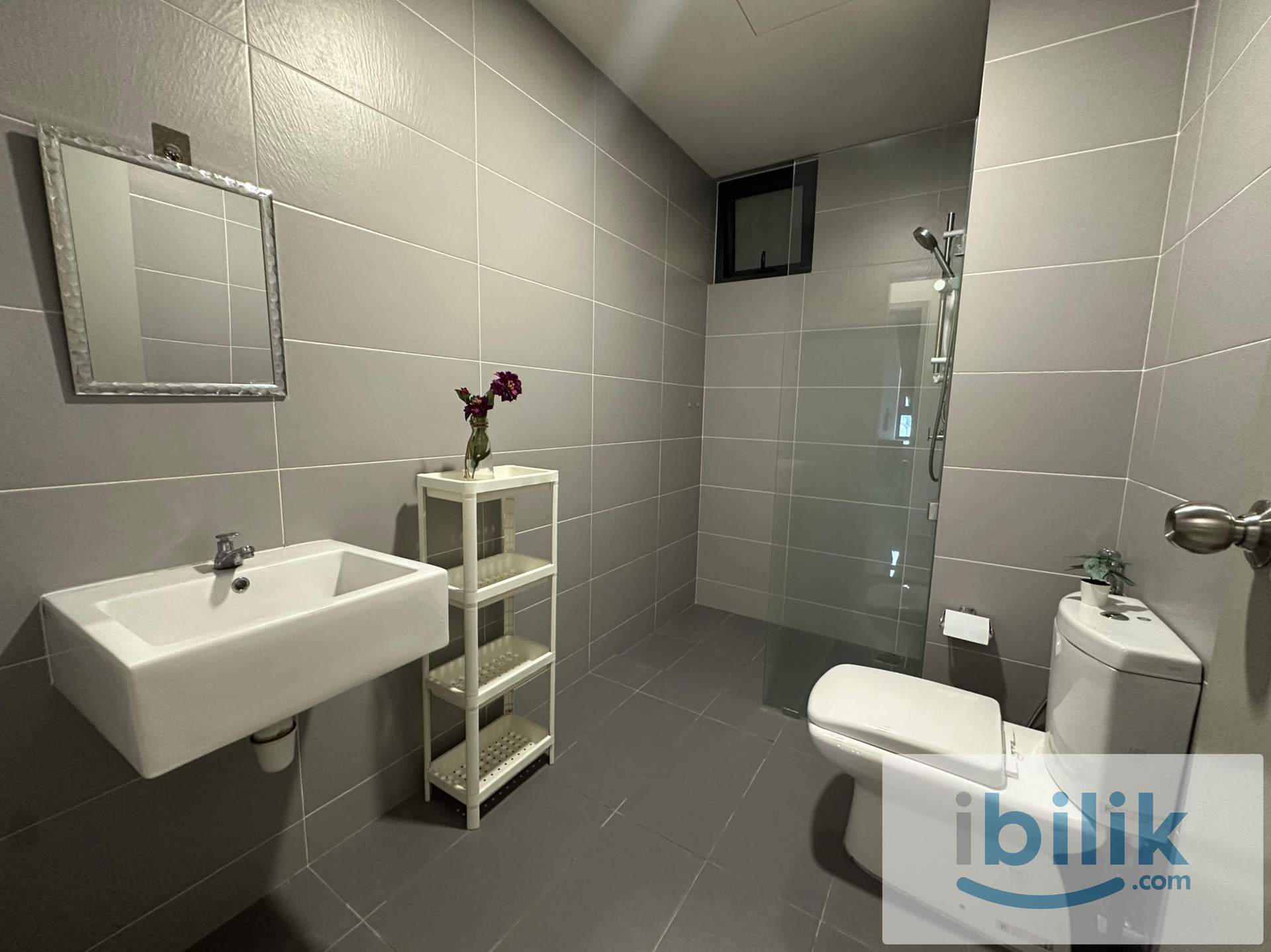Middle Room for Rent at Golden Triangle 2 - Image 2