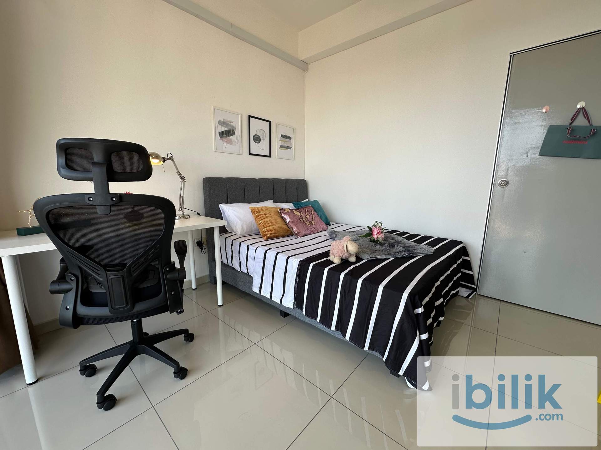 Balcony Room for Rent at Golden Triangle 2 - Image 1