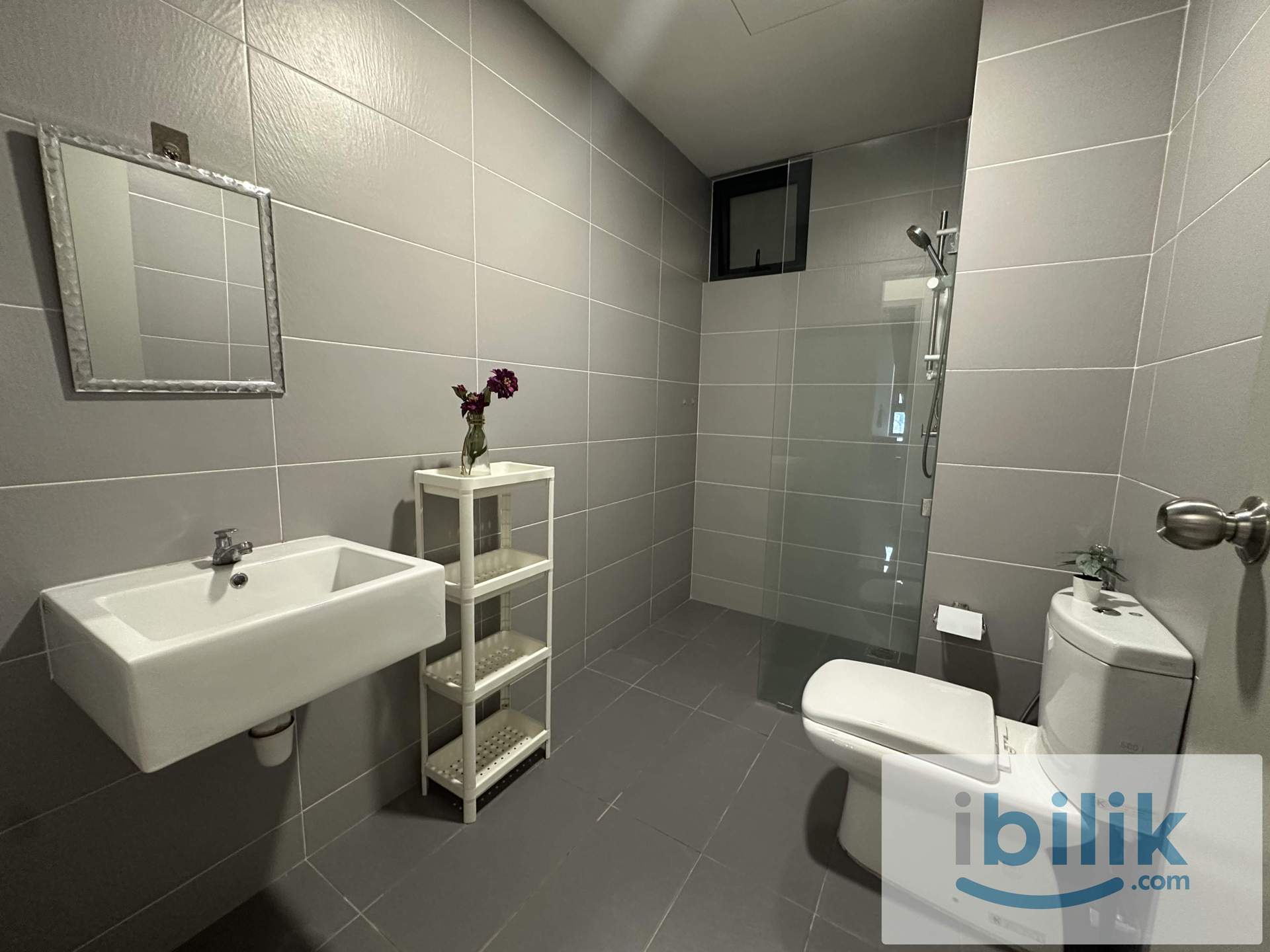 Middle Room at Golden Triangle II, Bayan Lepas - Image 3