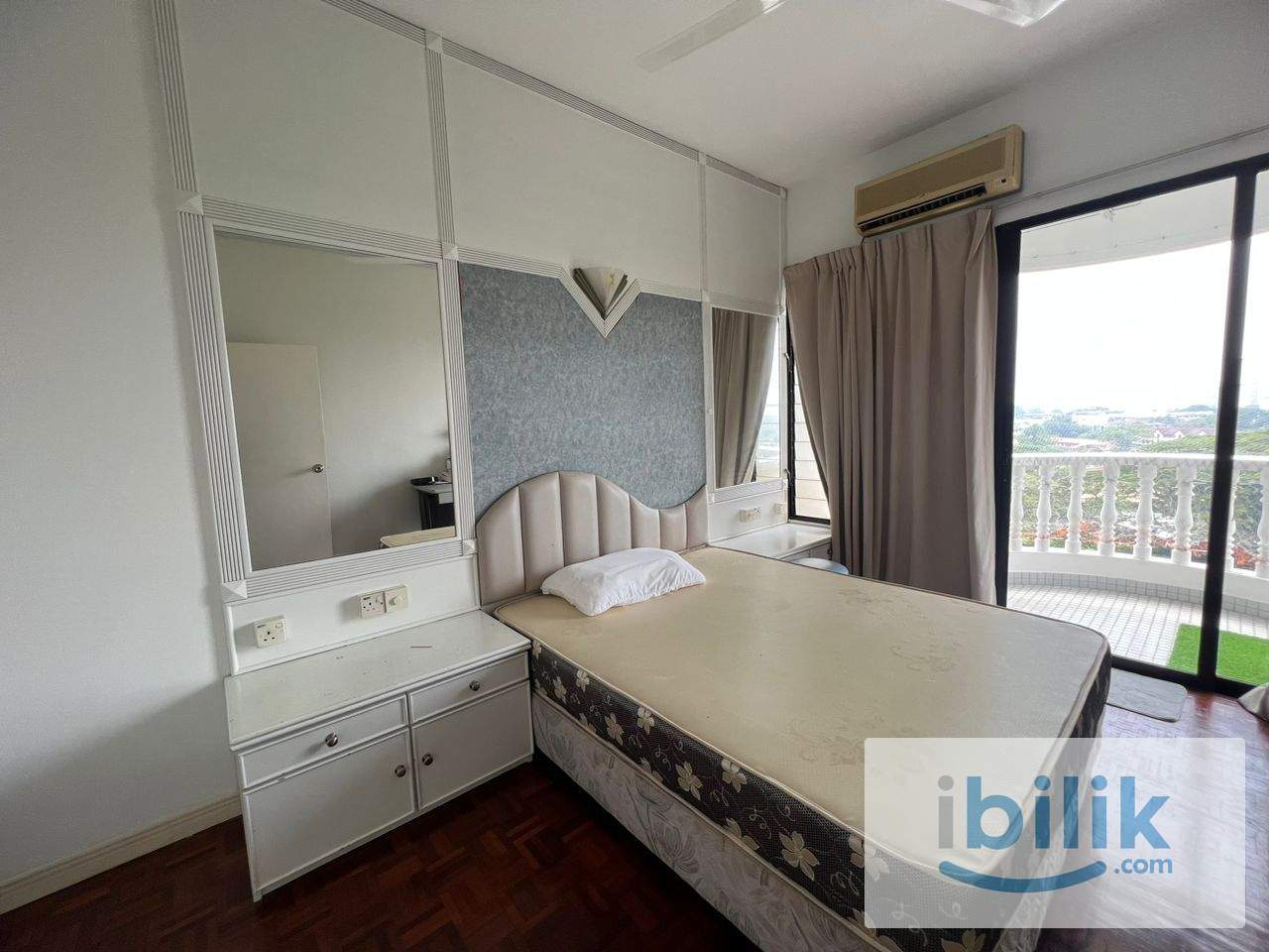 Middle Room - Image 5