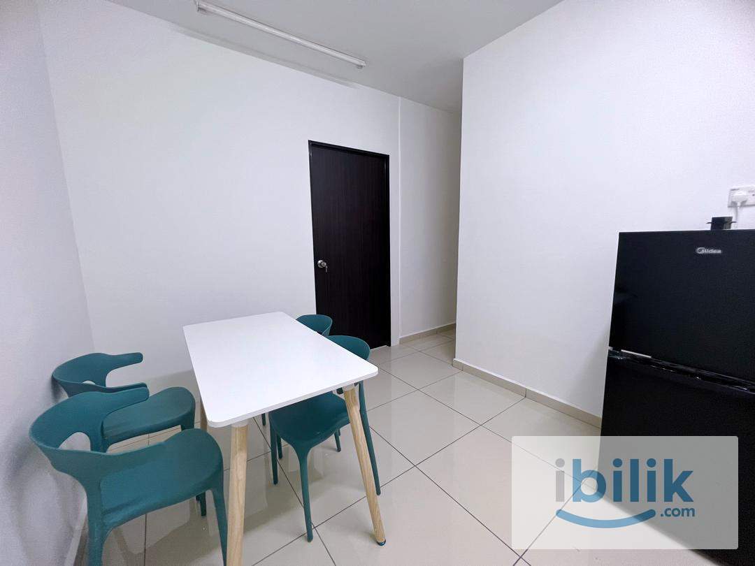 Middle room - Image 1