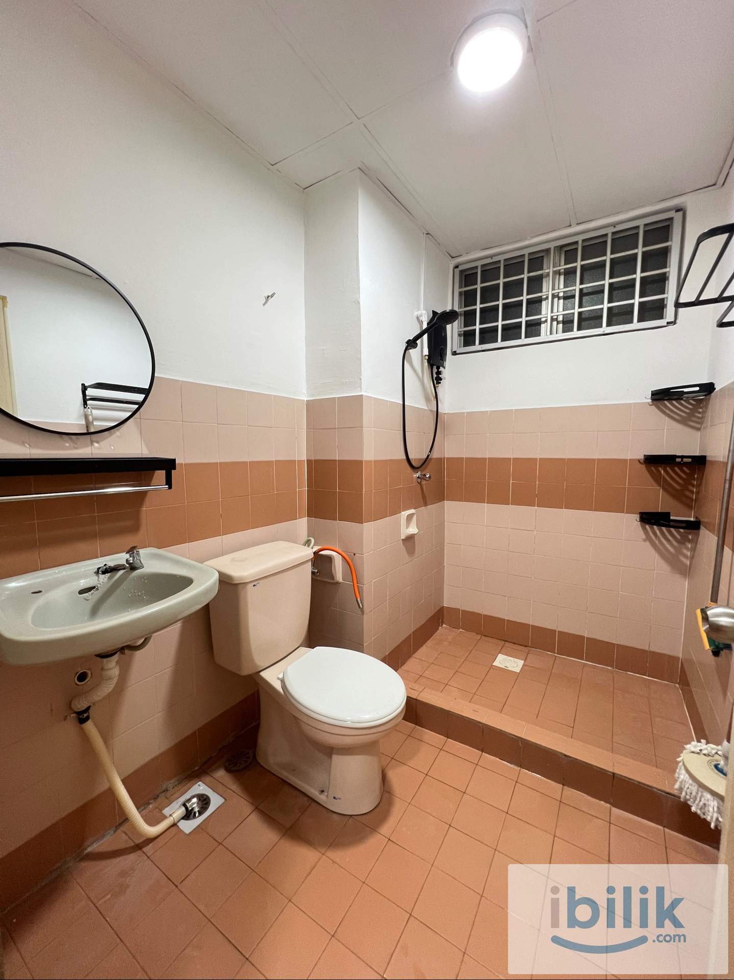 Fully Furnished Master Bedroom at Bukit OUG Condo - Image 4