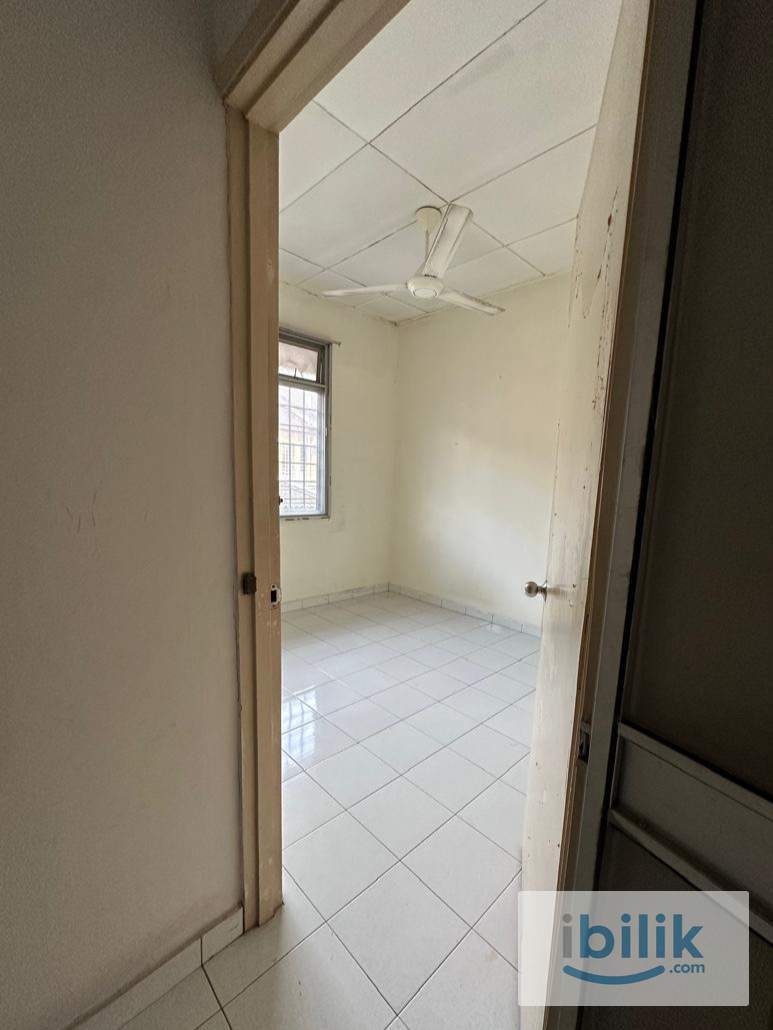Middle Room for Rent - Image 1