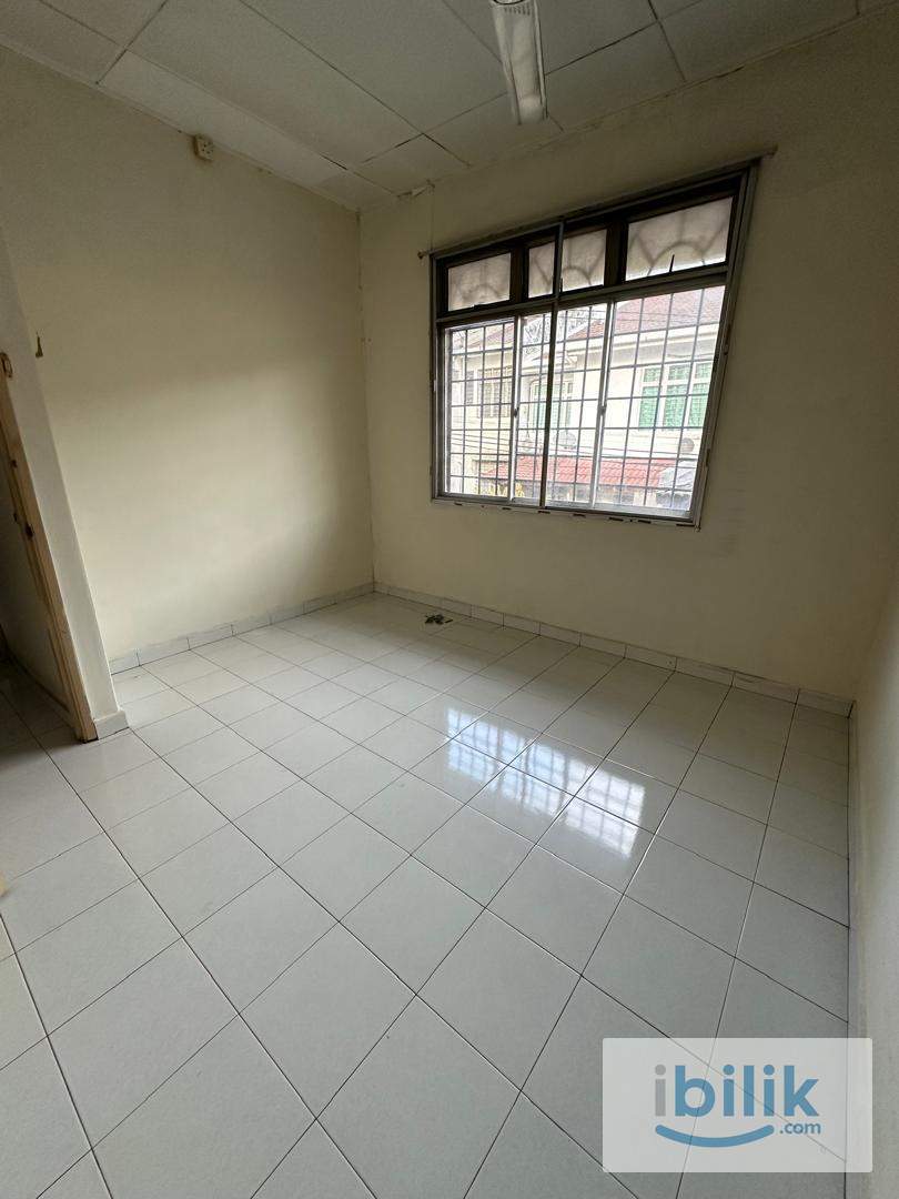 Middle Room for Rent - Image 2