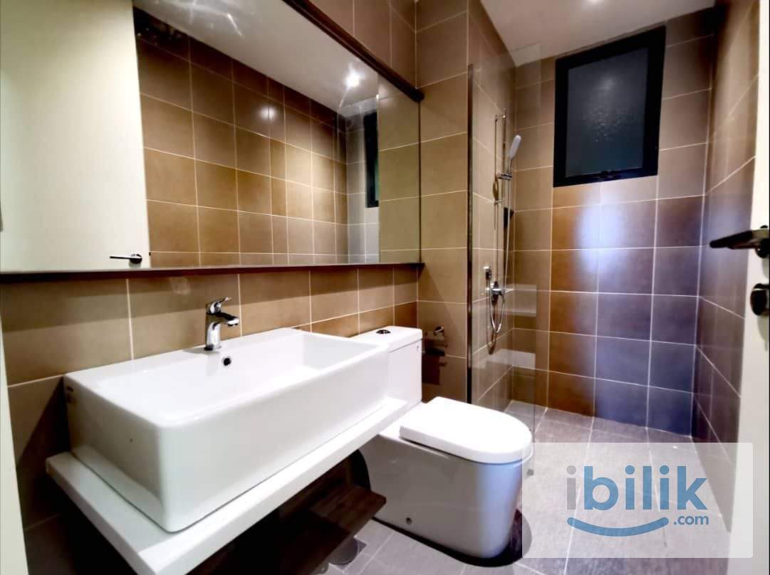 Master room,Fully furnished , free wifi, free cleaning common area - Image 5