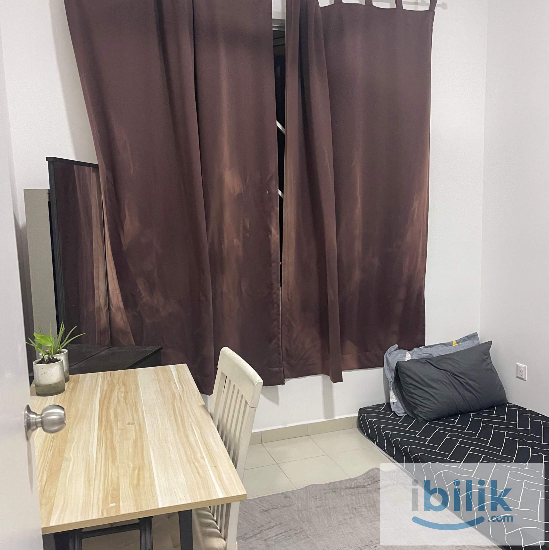 Middle Single Room  - Image 2