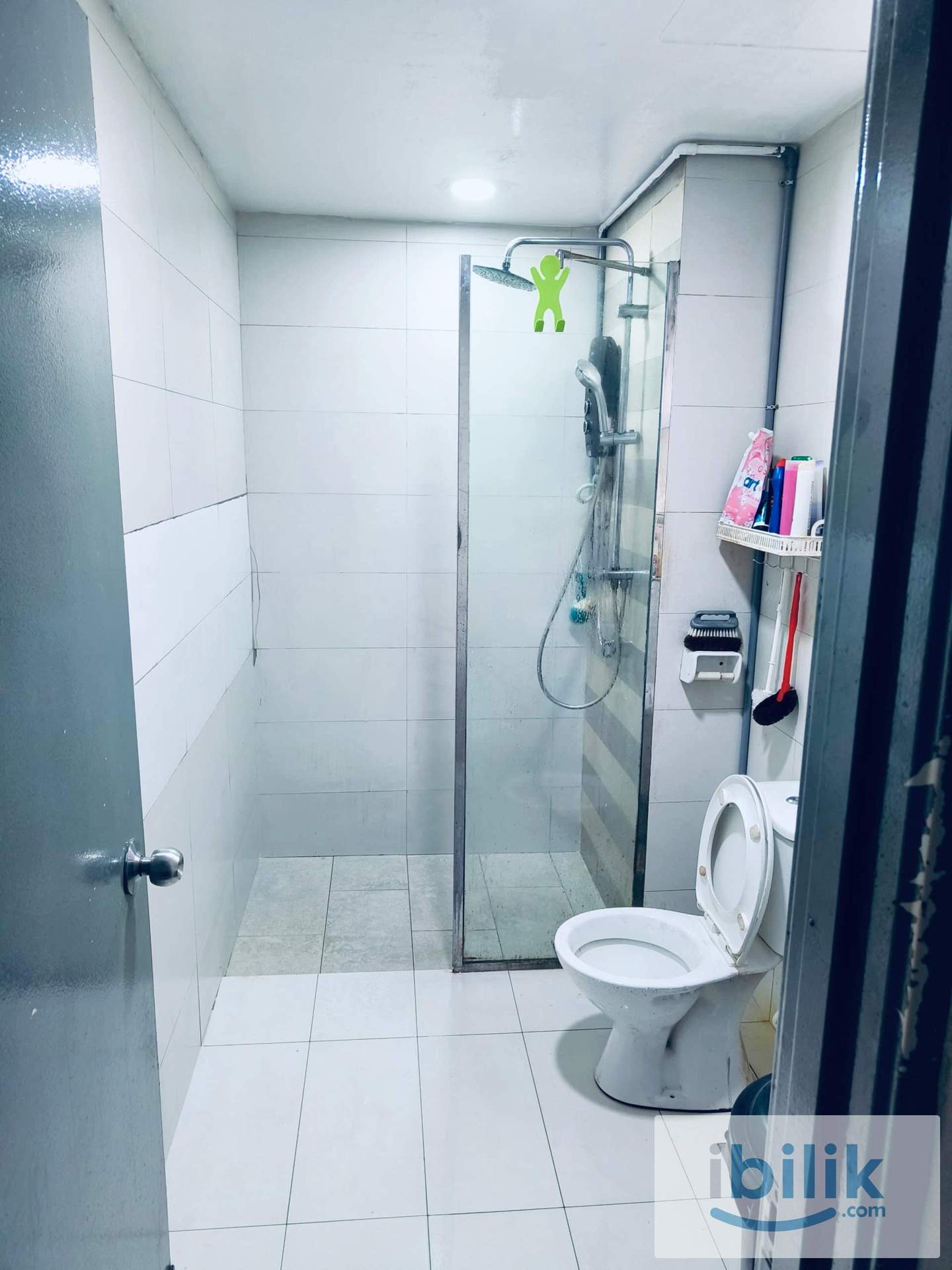 Single room to rent for male - Image 3