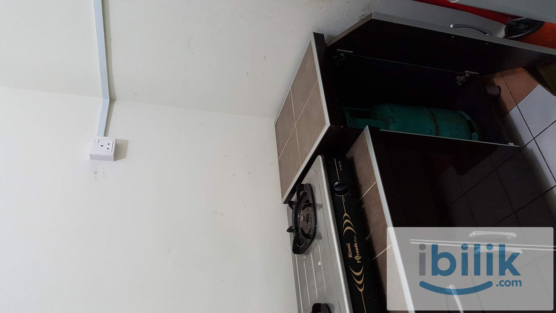 Master Bedroom - Image 6