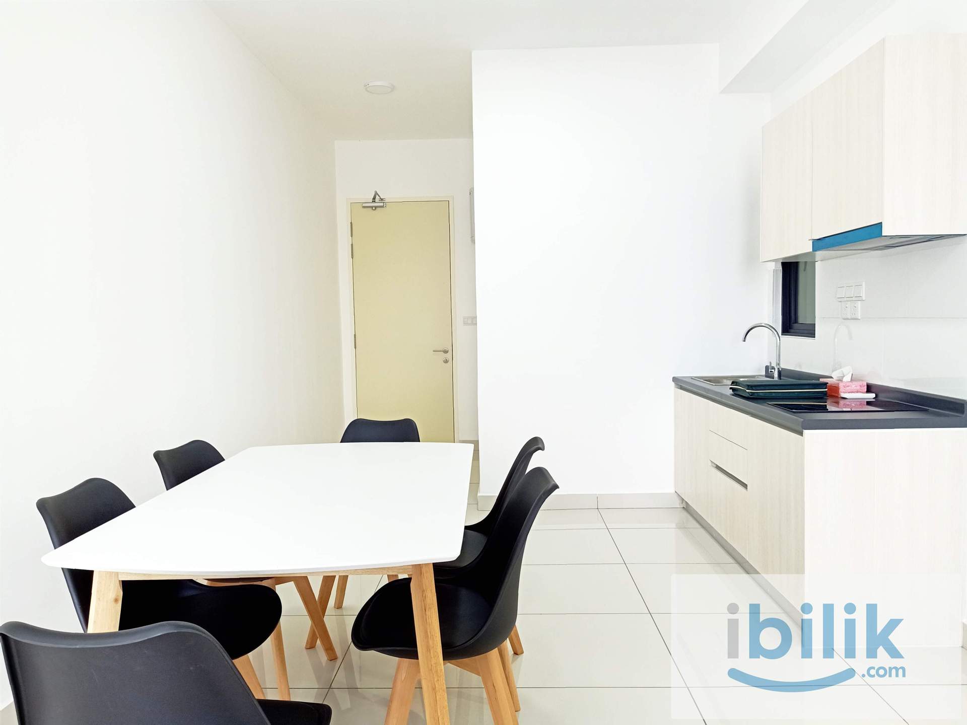 Master Room - Image 2