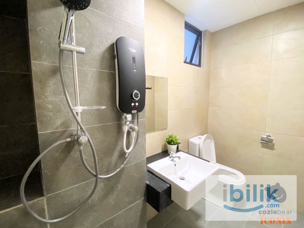 Super Fully Furnished Middle Room LRT Ara Damansara Room for Rent - Image 2