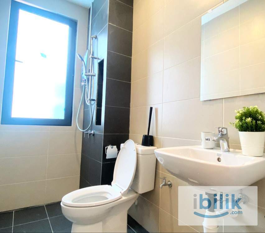 MRT Phileo Damansara Columbia Hospital Master Room for Rent at Pacific Star Petaling Jaya - Image 2