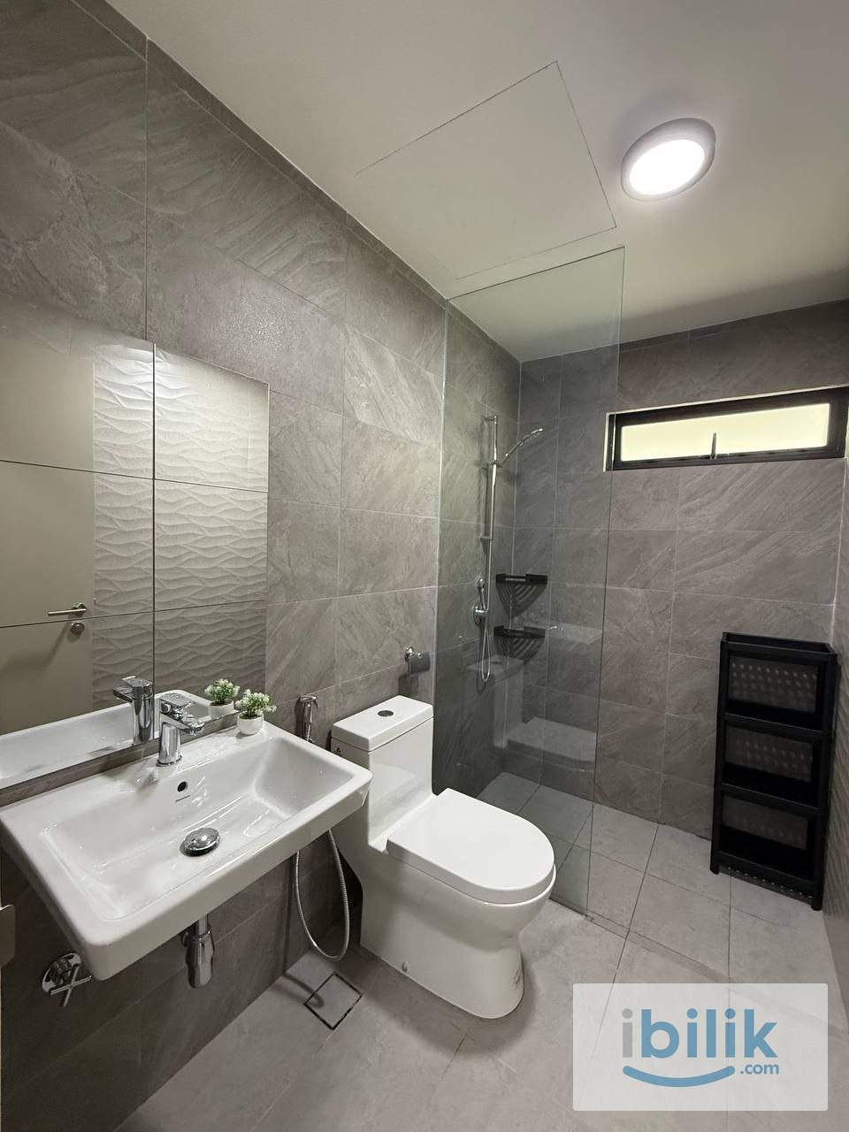 Cozy Master Bedroom For Rent - Right Beside LRT Sri Rampai  - Image 2