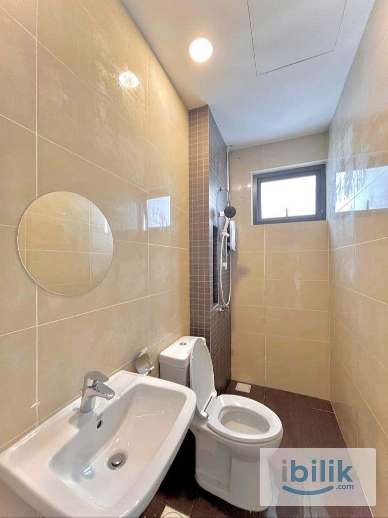 PACIFIC STAR | BALCONY ROOM FOR RENT | FULLY DESIGNER FURNISHED | CORNER UNIT 1242SQFT | UM STUDENT  / WORKING ADULT - Image 4