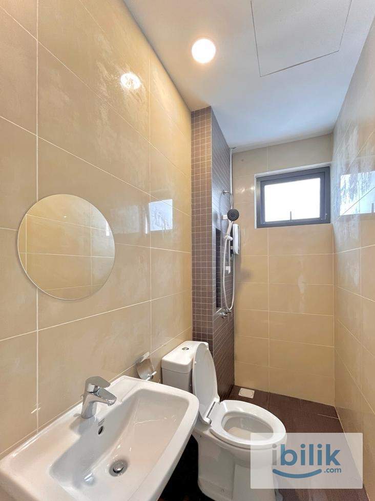 PACIFIC STAR | MASTER ROOM FOR RENT | FULLY DESIGNER FURNISHED | CORNER UNIT 1242SQFT | UM STUDENT  / WORKING ADULT - Image 1