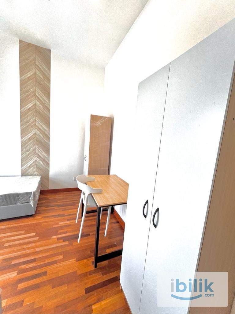 PACIFIC STAR | MASTER ROOM FOR RENT | FULLY DESIGNER FURNISHED | CORNER UNIT 1242SQFT | UM STUDENT  / WORKING ADULT - Image 3