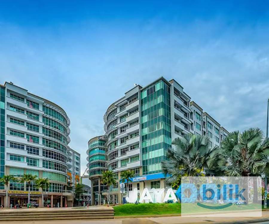 PACIFIC STAR | MASTER ROOM FOR RENT | FULLY DESIGNER FURNISHED | CORNER UNIT 1242SQFT | UM STUDENT  / WORKING ADULT - Image 4