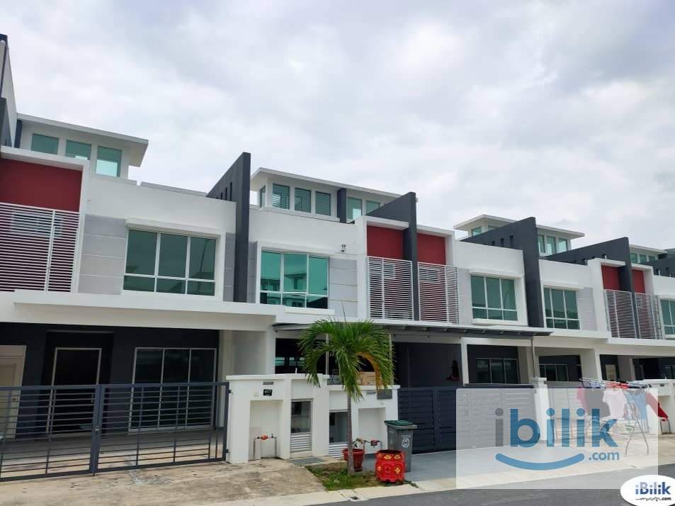 Single Room at Bandar Springhill, Peony & Fresia - Image 1