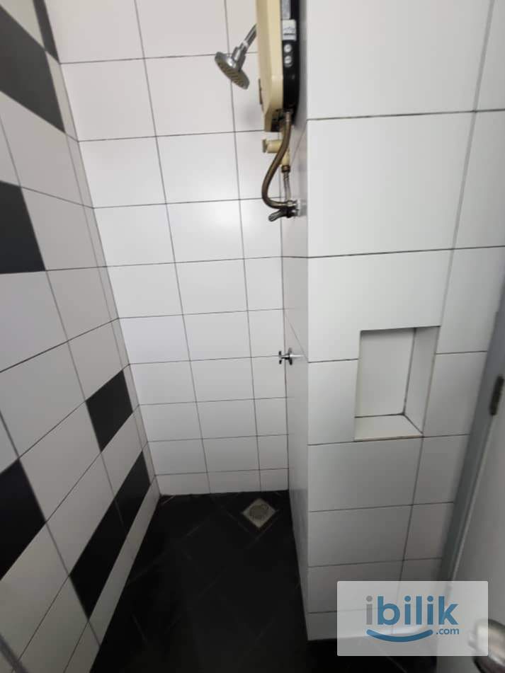 Univillage Single Room ensuite bathroom - Image 1