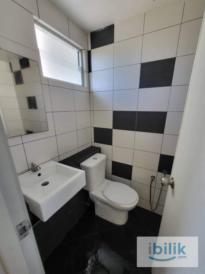 Univillage Single Room ensuite bathroom - Image 2