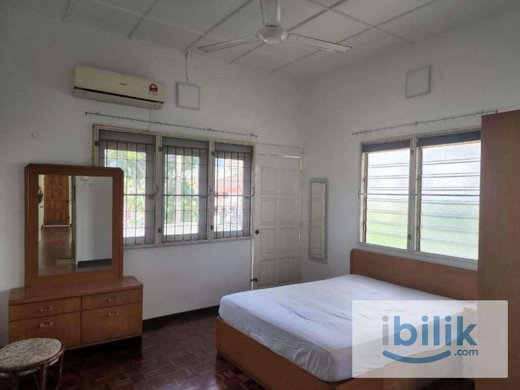 Middle Room at Bayan Indah, Penang - Image 1
