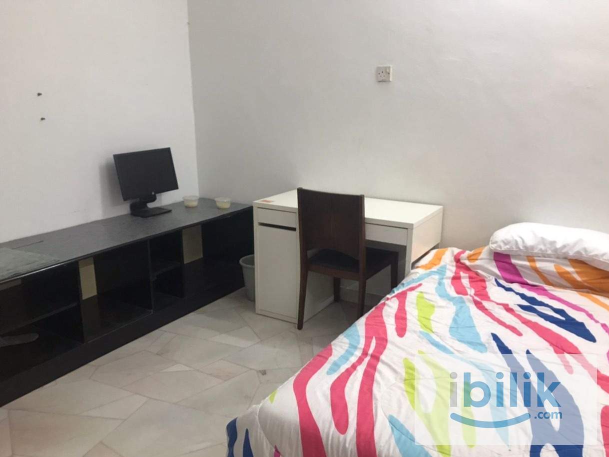 Middle Room at Bayan Indah, Penang - Image 1
