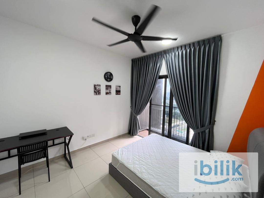 Balcony Queen bedroom at D'Quince Residences @ Damansara Perdana - Image 2
